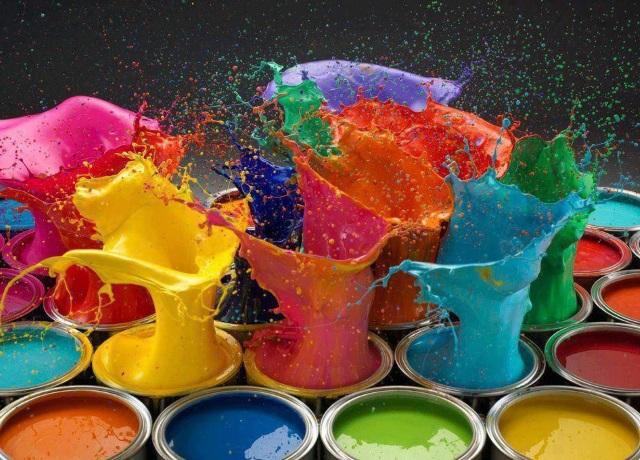 Enlever une tache de peinture sur un vêtement, selon le type